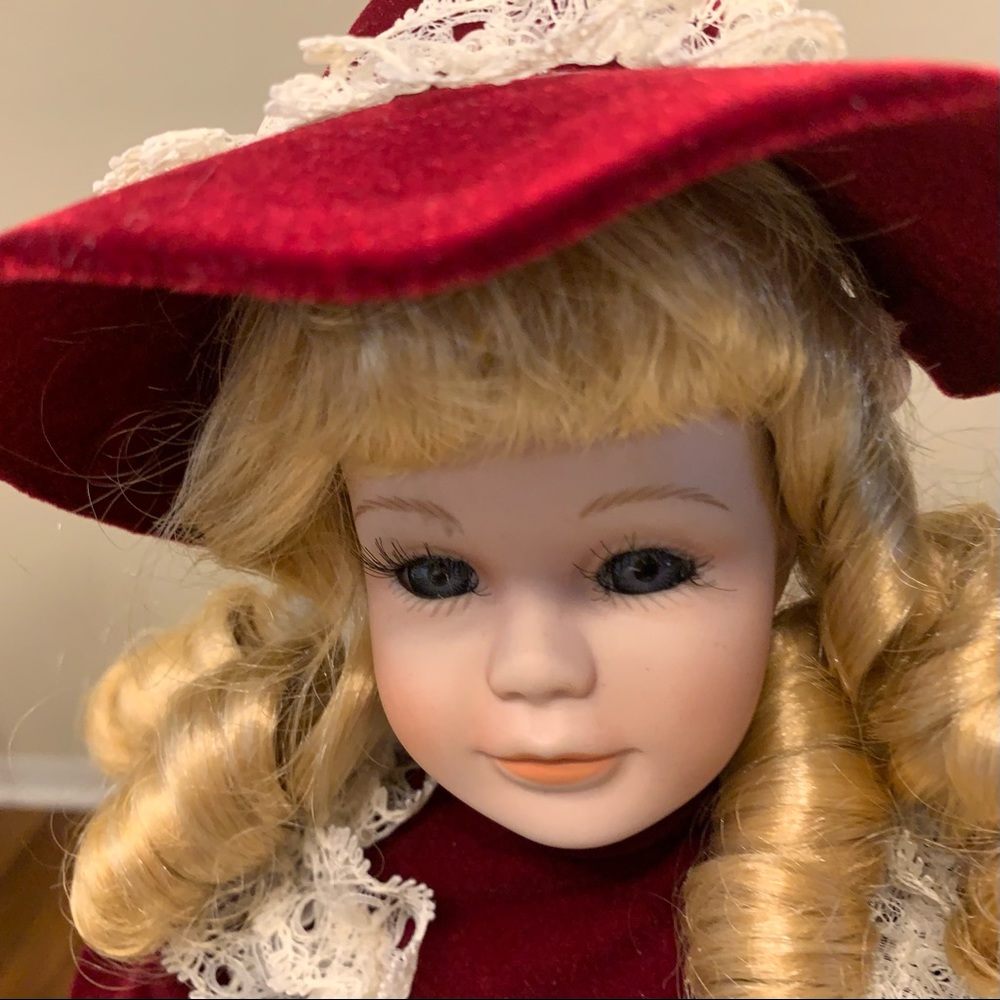 PORCELAIN DOLL VINTAGE 80's Beautiful 16" doll stand included EC Rare Find - Picture 9 of 15